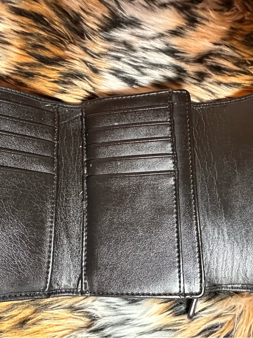 Coach Soho trifold wallet in black leather - Picture 7 of 9